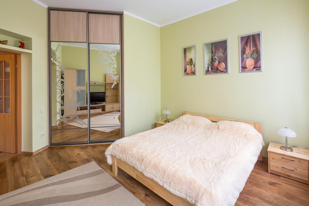 Ferienwohnung Rynok Square 5 Зі Світлом! Lemberg Exterior foto
